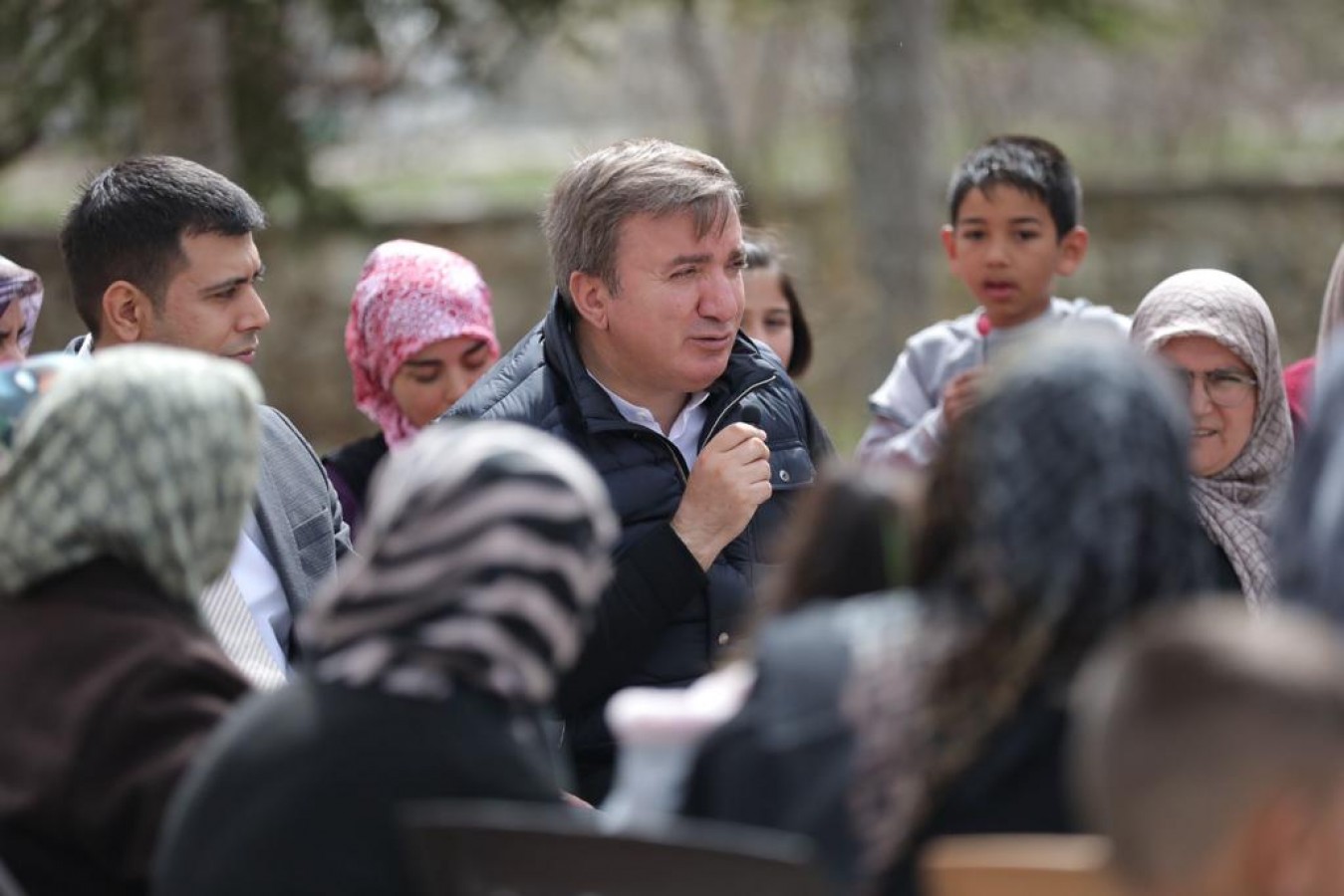 “Yükü muhabbet olanın, azığında yorgunluk olmazmış”;