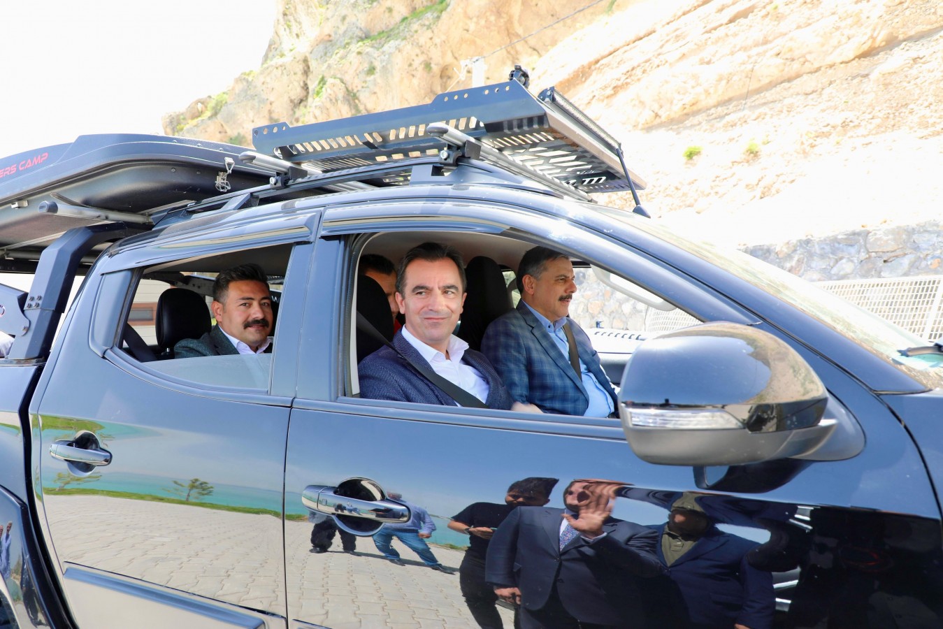 Valiler offroad yaptı;