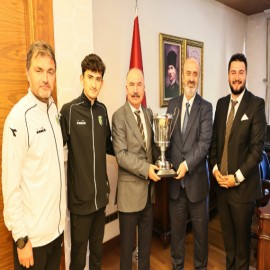 "Sporun her alanında gençlerin yanında olmaya devam edeceğiz"