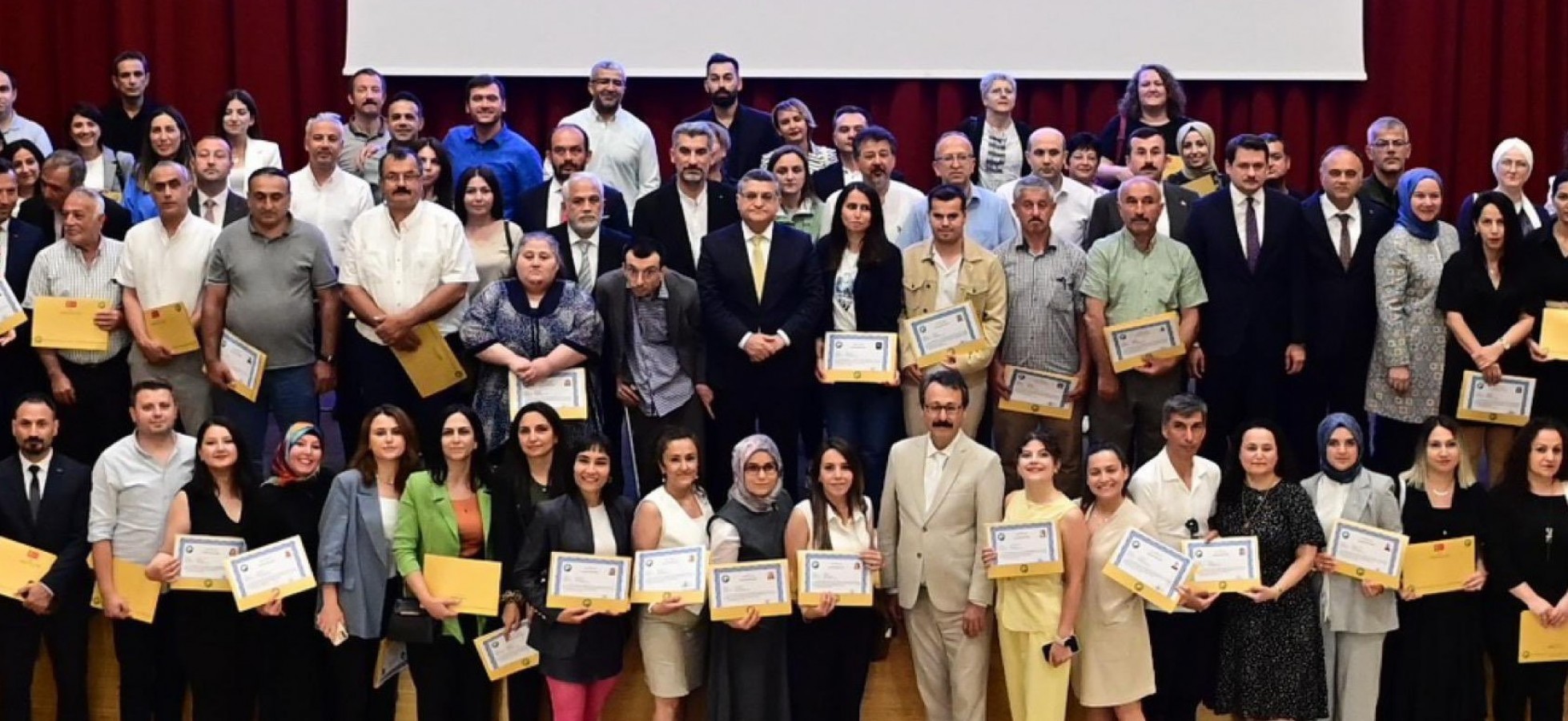 "Milletler çalışkan evlatlarının omzunda yükselir";