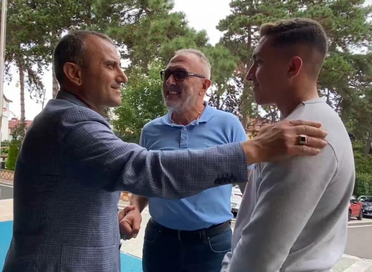 Üniversiteye yeni yerleşen öğrencileri otellerde ağırladı;