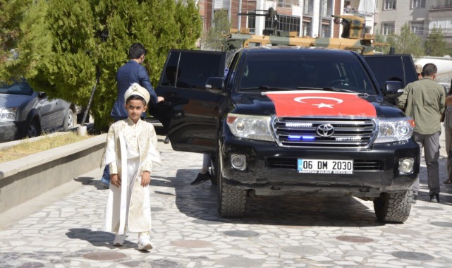 Makam aracı şehit oğluna sünnet arabası oldu