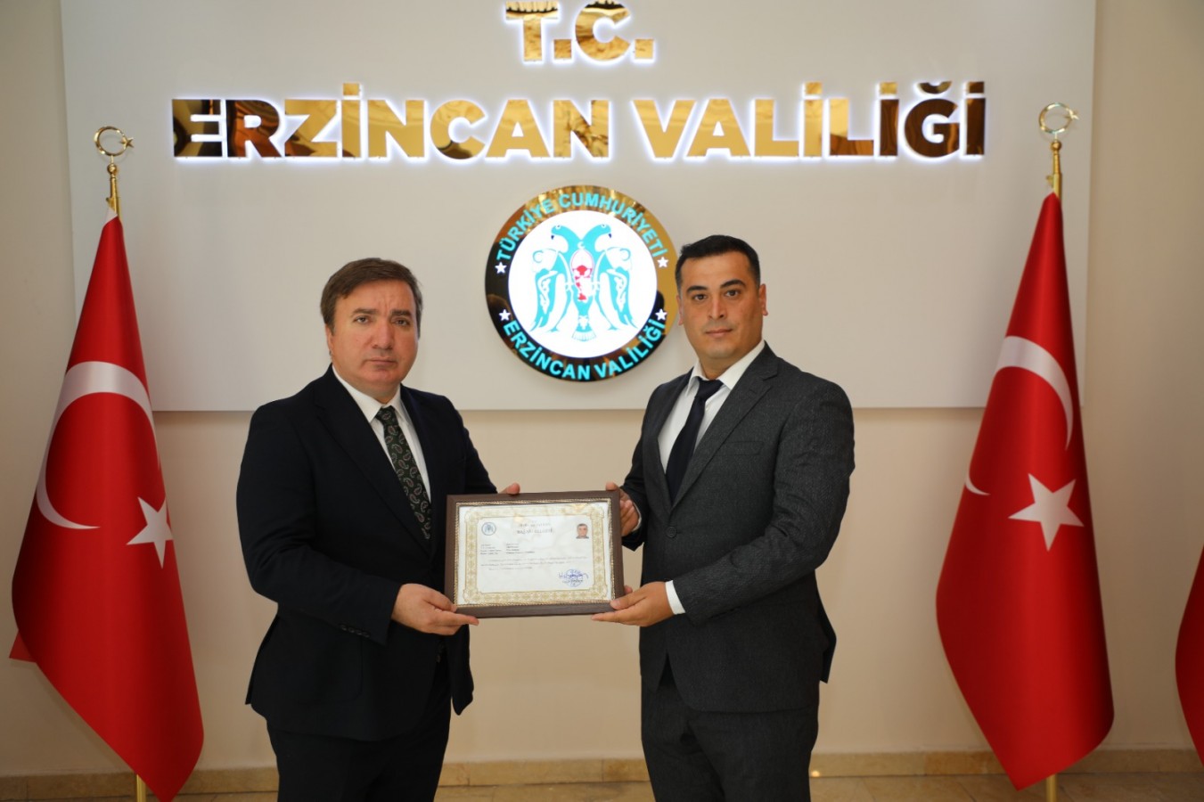 Duyarlı polise başarı belgesi;