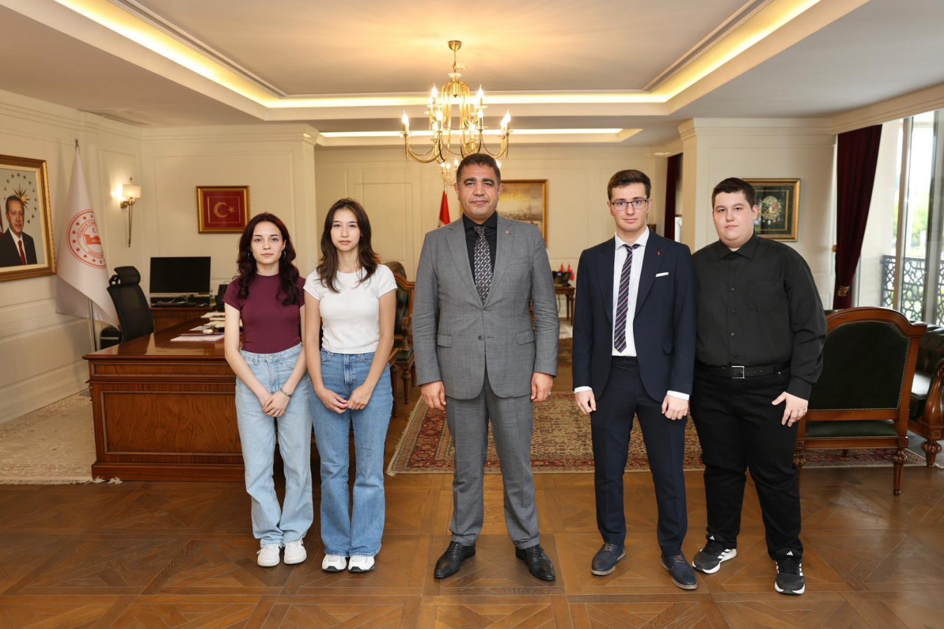 Vali Aslan, Düzce’nin altın çocuklarını tebrik etti;