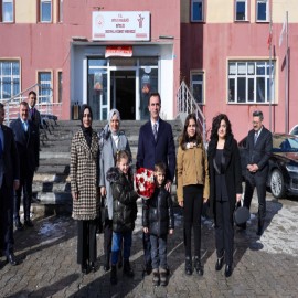 Vali Karakaya koruyucu ailelerle bir araya geldi