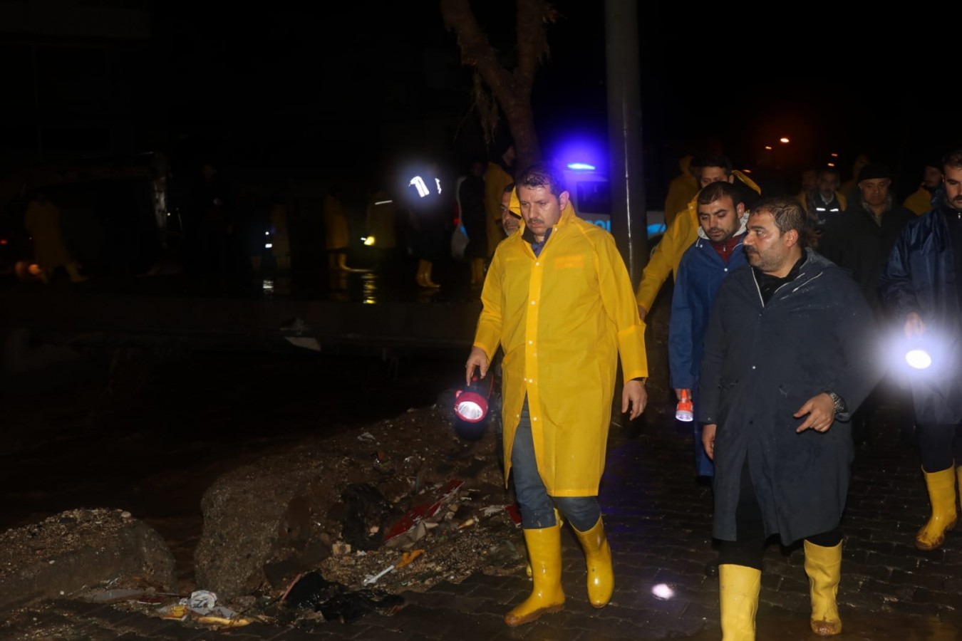 Gece boyunca sahadaydı