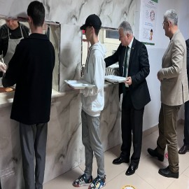 Yatılı öğrencilerle tabildot usulü iftar