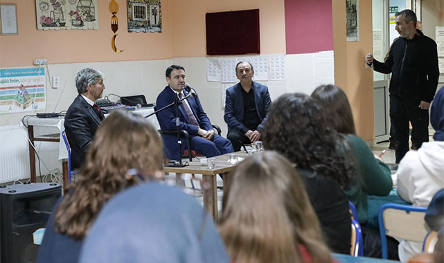 Vali Işın'dan gençlere mesleki nasihat: Sadece popüler olduğu için bir bölüm tercih etmeyin