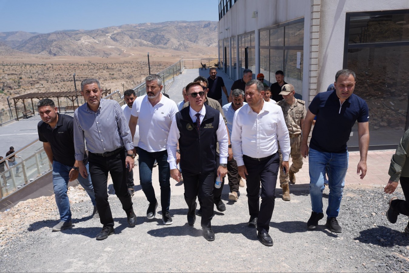 Şırnak İl Özel İdaresi: "Köylerimizin yolunu açıyor, yaşam kalitesini artırıyoruz"