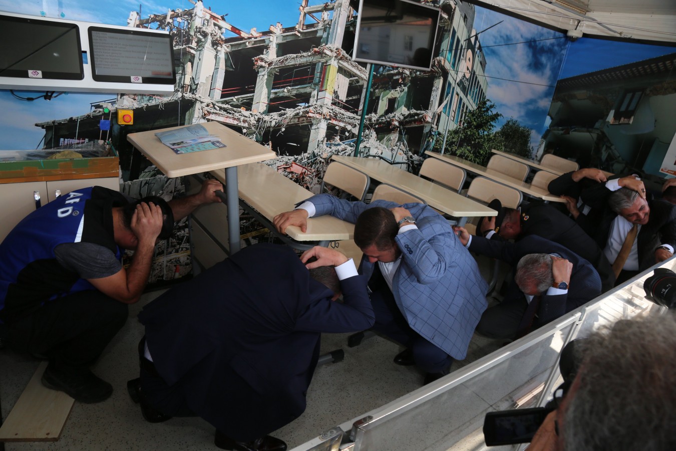 7,6 büyüklüğündeki deprem anını yaşadı