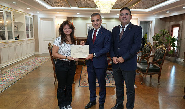 ''Elde ettiğiniz bu büyük başarı, disiplinli çalışmanızın ve azminizin en güzel karşılığı'';