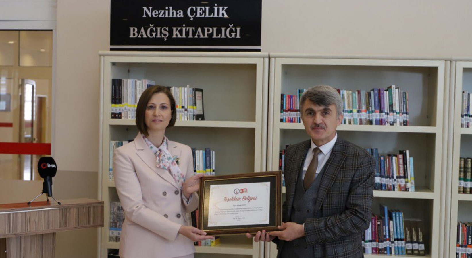 Üniversite kütüphanesinde ‘bağış kitaplığı’ kurdu
