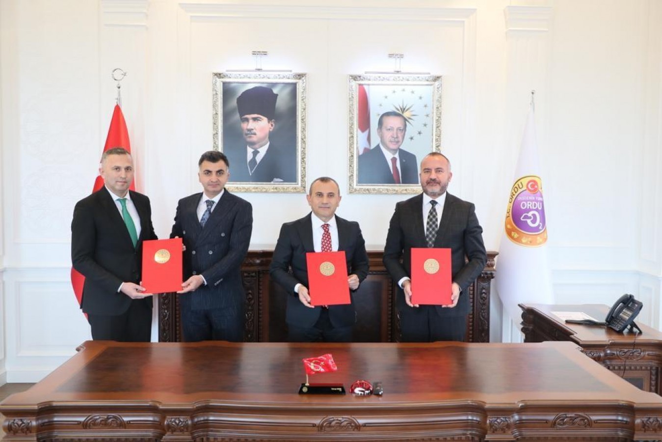 Hayırseverden ortaokula konferans salonu