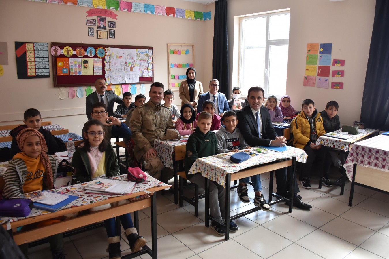 Öğrencilerin heyecanını paylaştı;