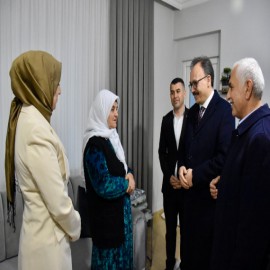 Şehit ailesinin iftar sofrasına konuk oldu