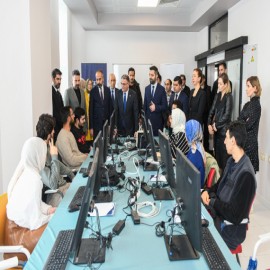 Geleceğin yazılımcılarıyla sohbet etti