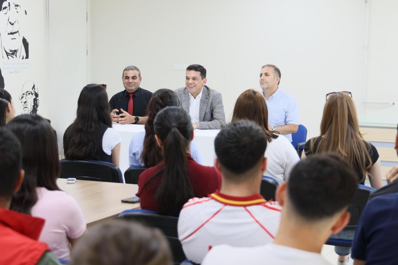 Kaymakam, sınava girecek gençlerle sohbet etti;