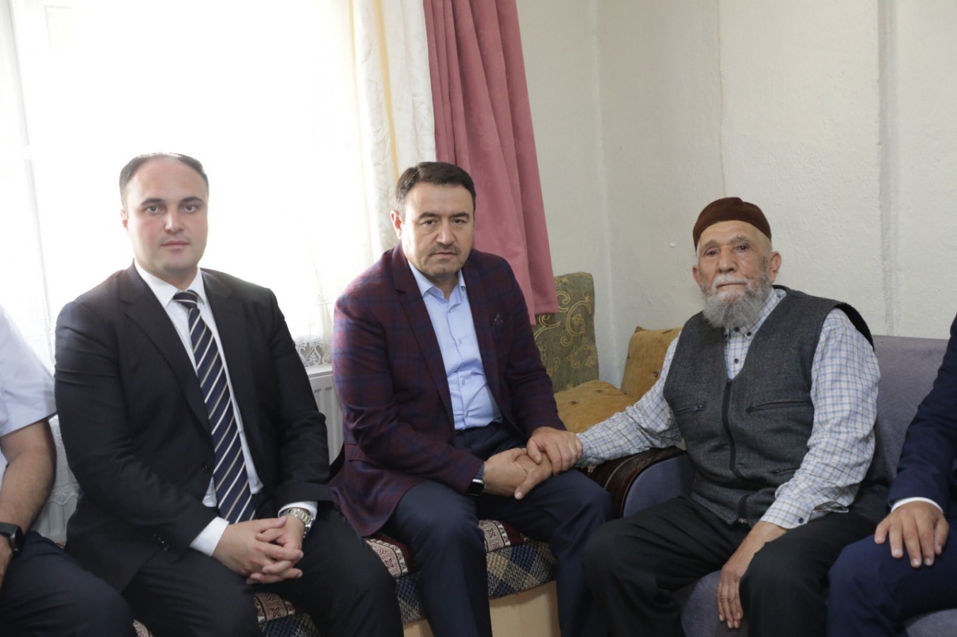 Vali Işın verdiği sözü tuttu, gazi Mehmet Torun'u evinde ziyaret etti
