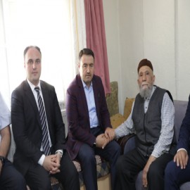 Vali Işın verdiği sözü tuttu, gazi Mehmet Torun'u evinde ziyaret etti