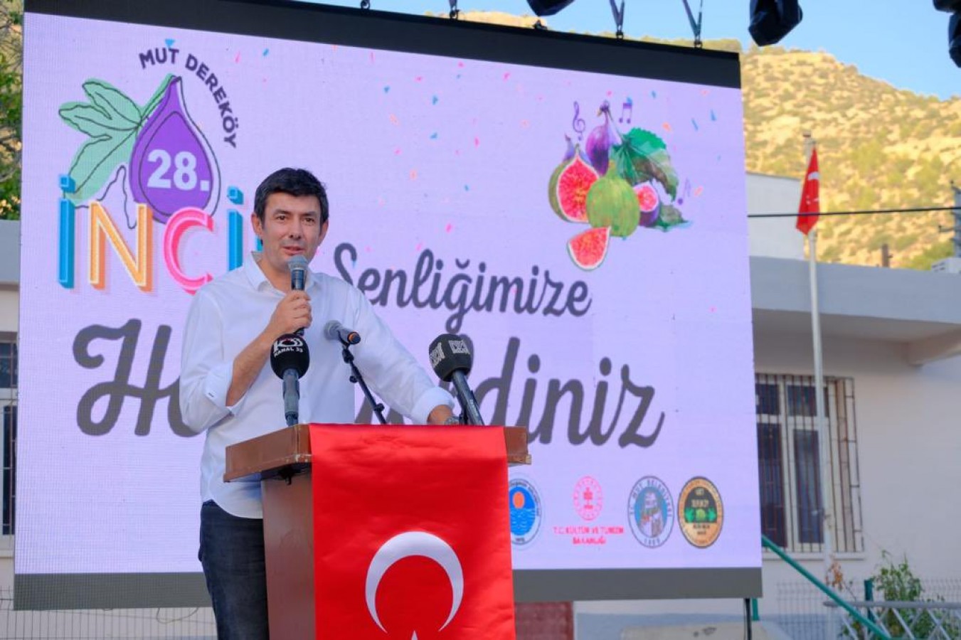 Festival coşkusuna ortak oldu;