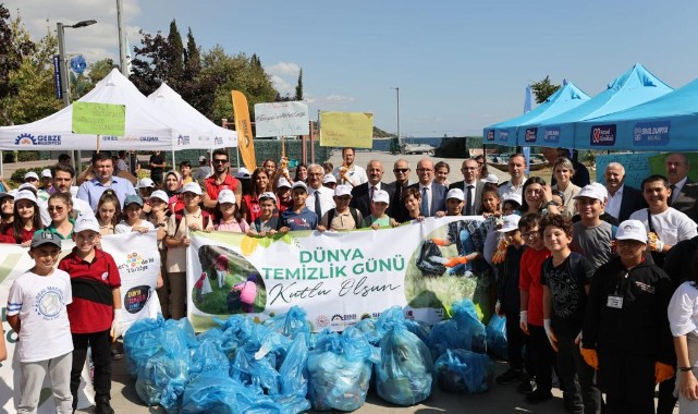 Eskihisar sahilinde temizlik yaptılar