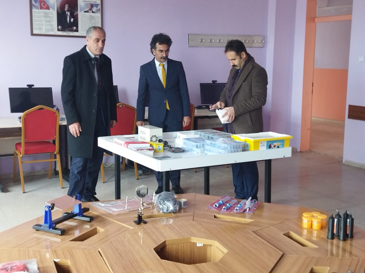 Saray’daki okullara robotik kodlama sınıfı