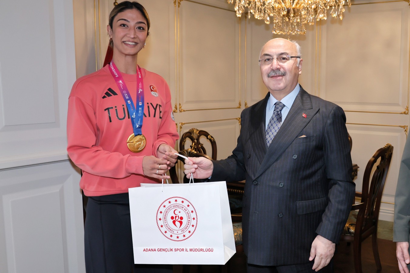 Adana'nın gururu Nafia Kuş Aydın, 2. kez dünya şampiyonu oldu;