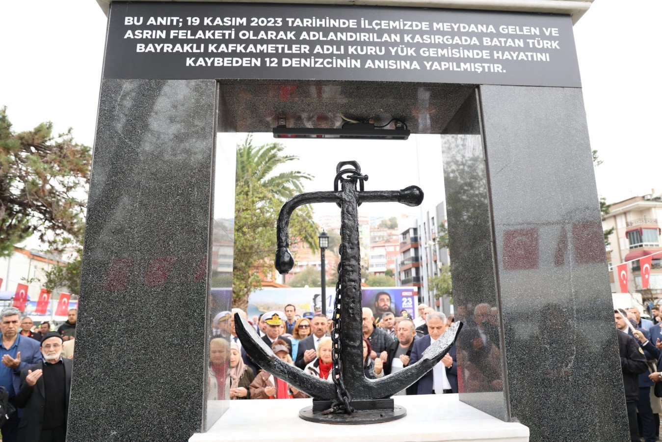 Ereğli'de hayatını kaybeden 12 denizcinin anısına anıt;