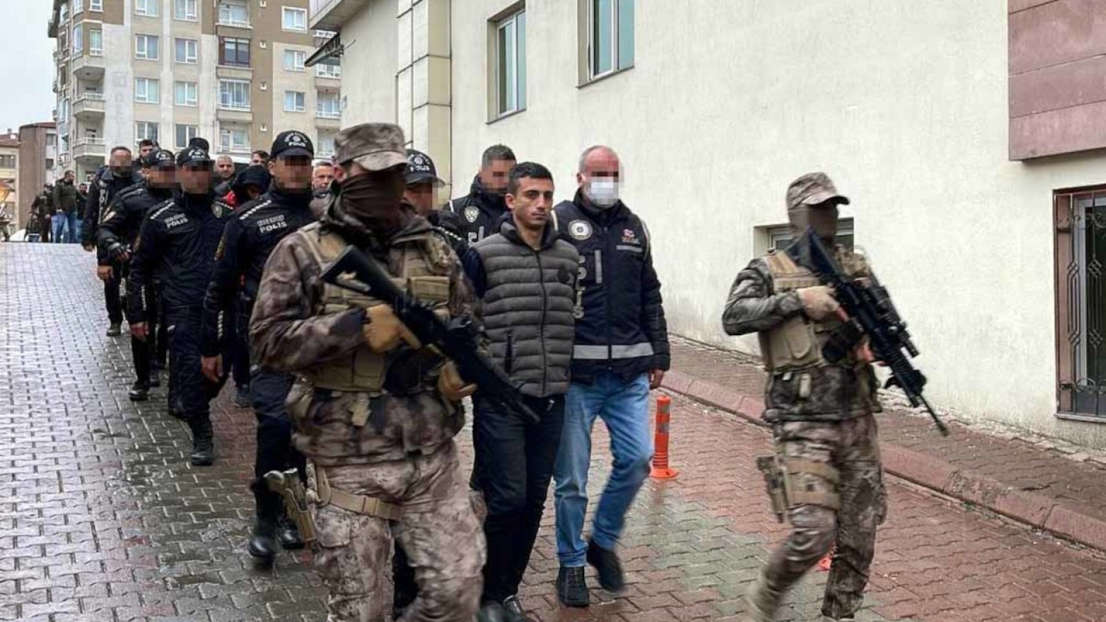 “Evlatlarımızı zehirlemelerine izin vermeyeceğiz!”