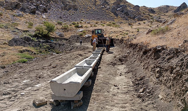 Hakkari'deki sulama projeleri 300 aileye ekmek kapısı oldu!
