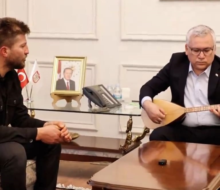 Vali çaldı, bozkırın avazı söyledi;