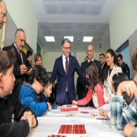 Kursları gezdi, öğrencilerin performansını izledi