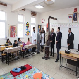 Öğrencilerin istek ve taleplerini dinledi