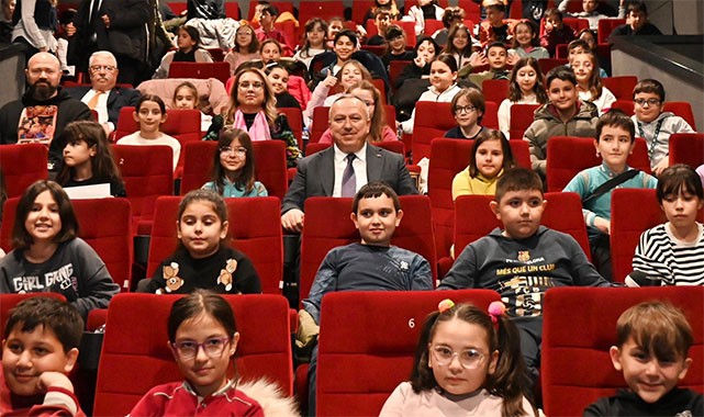 Vali Fidan miniklerle “Rafadan Tayfa: Kapadokya” filmini izledi