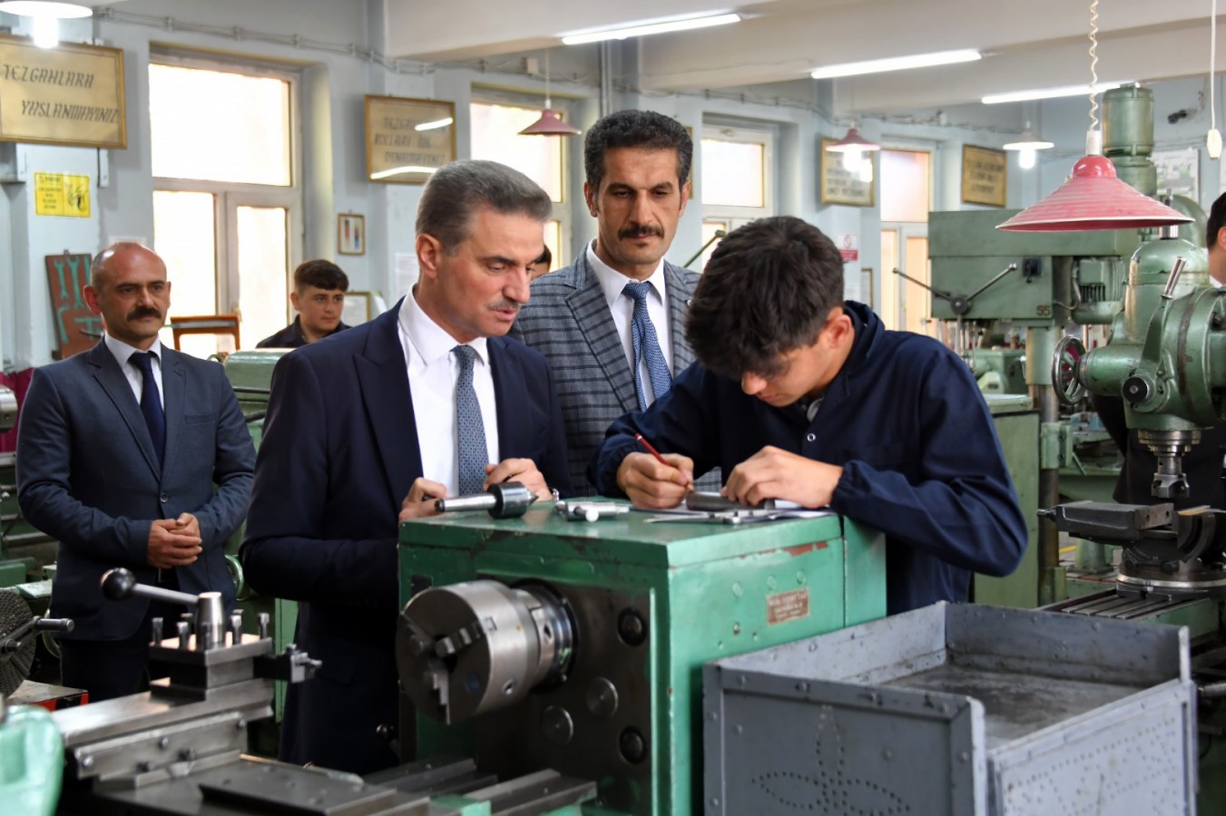 "Mesleki ve teknik eğitim Türkiye'yi kalkındırır";