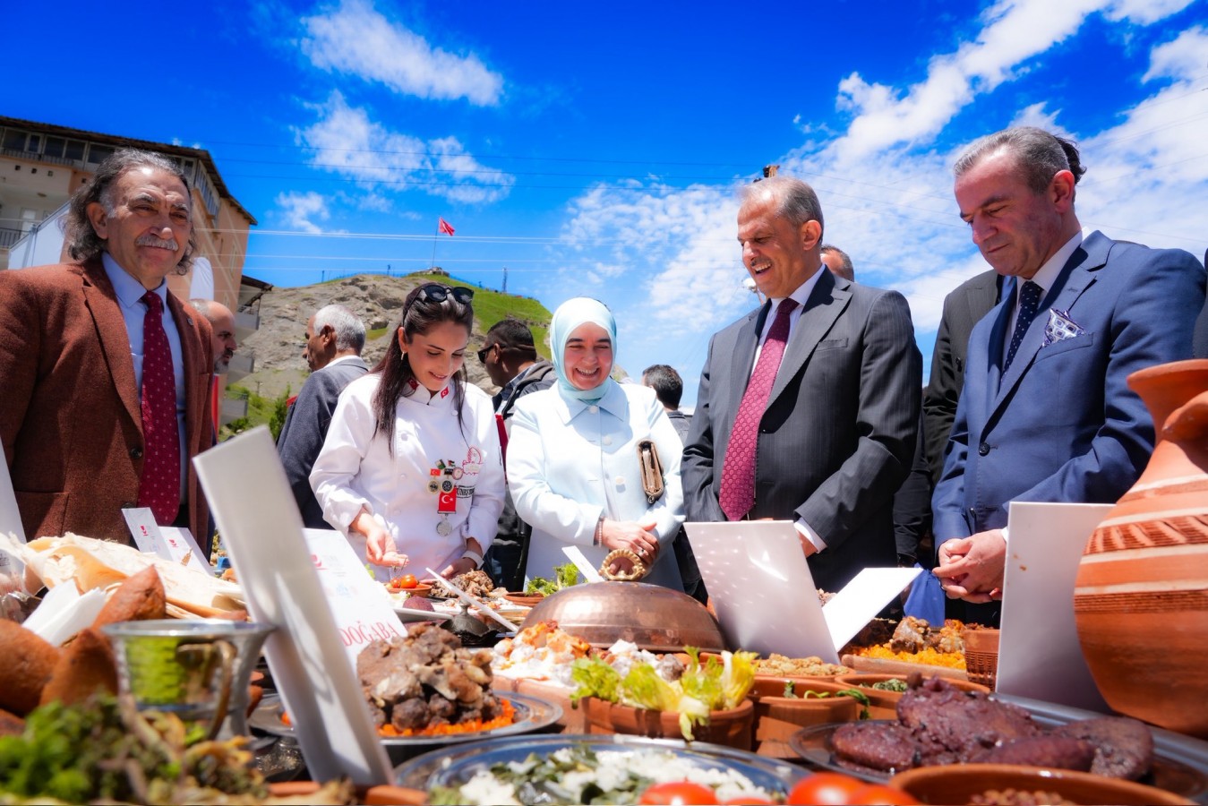Tarihi mekanda 'Hakkari Yöresel Lezzetler Festivali' başladı