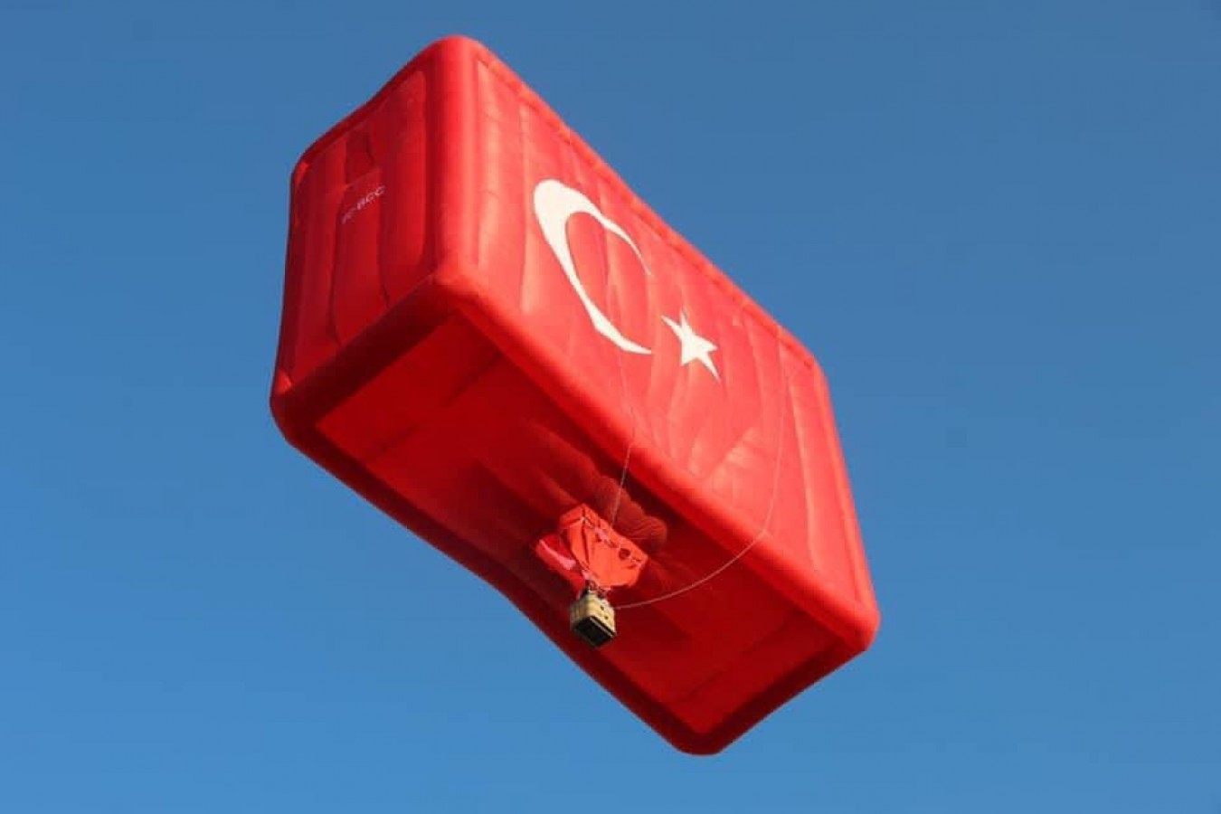 Kapadokya semaları figürlü balonlarla renklendi;