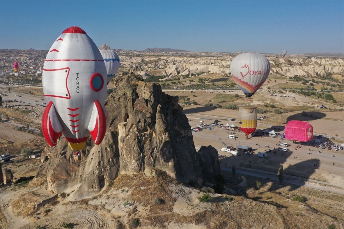 Kapadokya semaları figürlü balonlarla renklendi