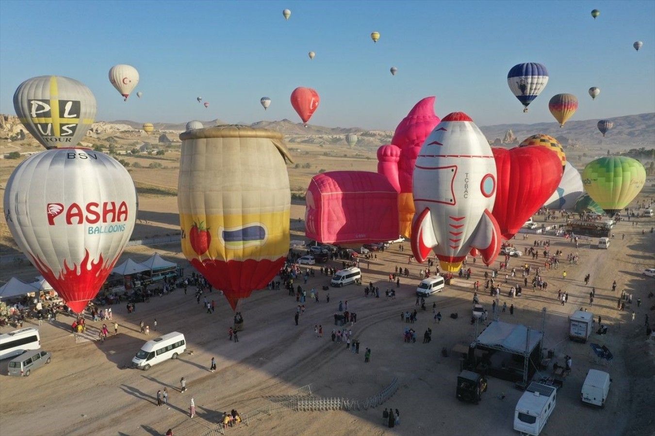 Kapadokya semaları figürlü balonlarla renklendi