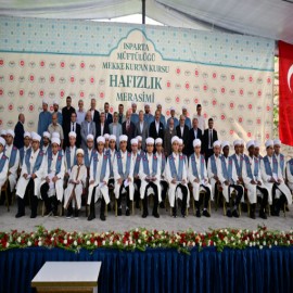 “Kur’an’ı anlayan ve yaşayan örnek şahsiyetler olun”