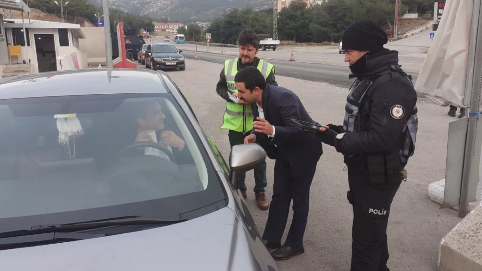 Trafik denetimlerine eşlik etti;
