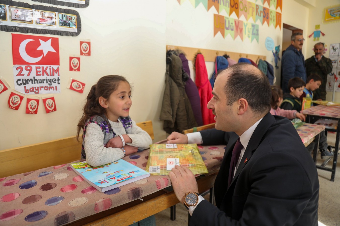 Öğrencilere kırtasiye seti;