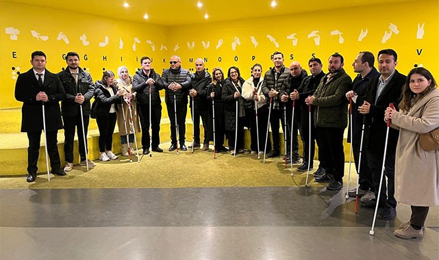 Engelli bireylere bir adım daha atıldı: Sessizliğin ve karanlığın dünyası deneyimlendi!