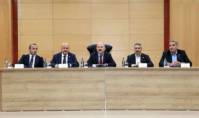 Vali Varol, muhtarların taleplerini tek tek dinledi!