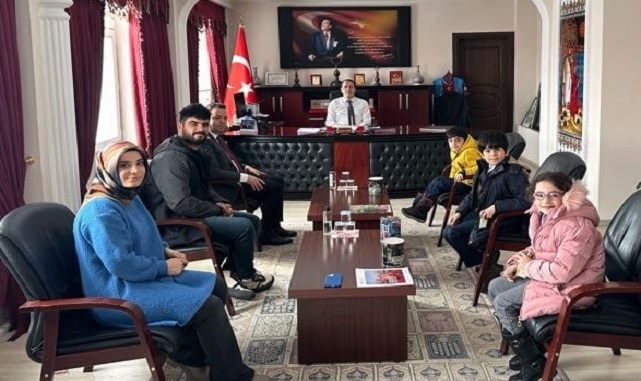 Harçlıklarını depremzede arkadaşlarına gönderdiler;