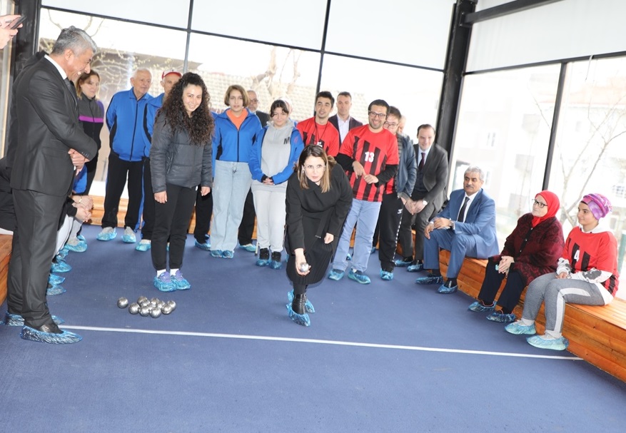 Huzurevi sakinleriyle bocce