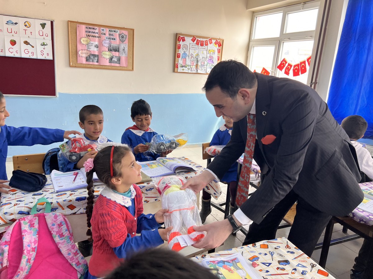 1047 ders çalışma sözüne 1047 oyuncak!