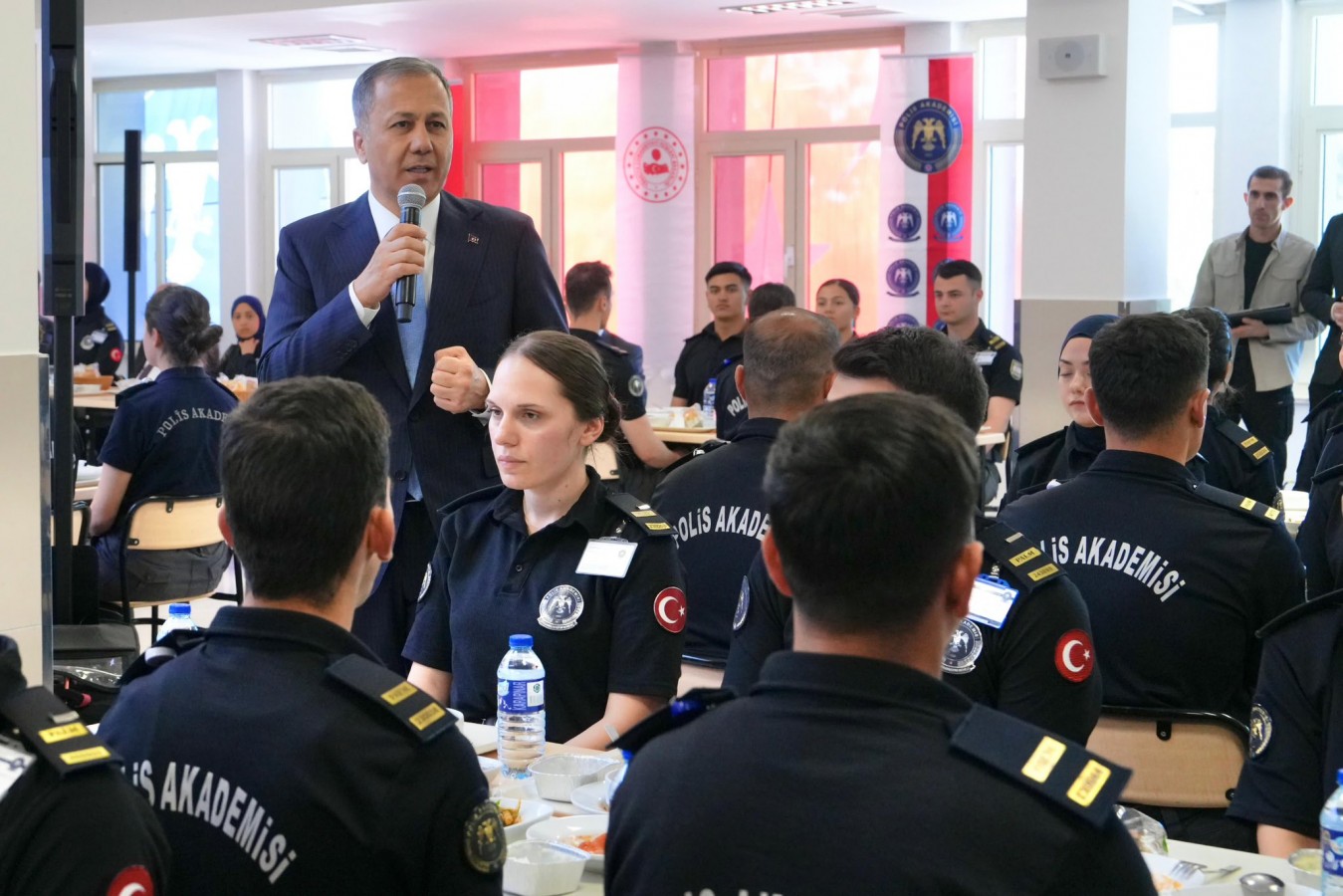 Bakan Yerlikaya ve Mahmut Demirtaş, geleceğin kahramanlarıyla buluştu;