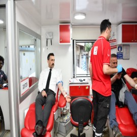 Kaymakam, hayat kurtarmak için kan verdi
