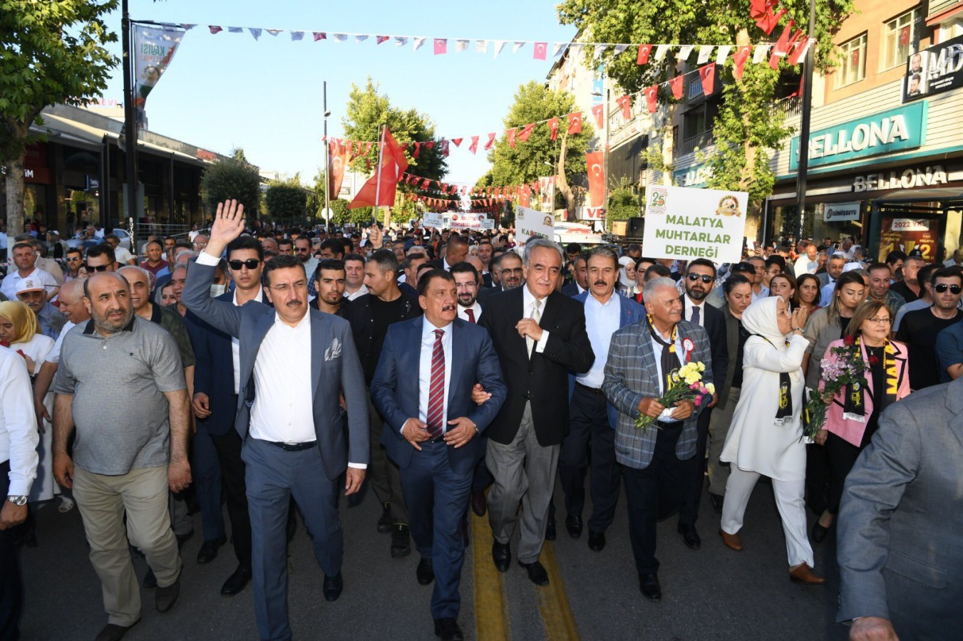 Kayısının başkenti festivalle renklendi